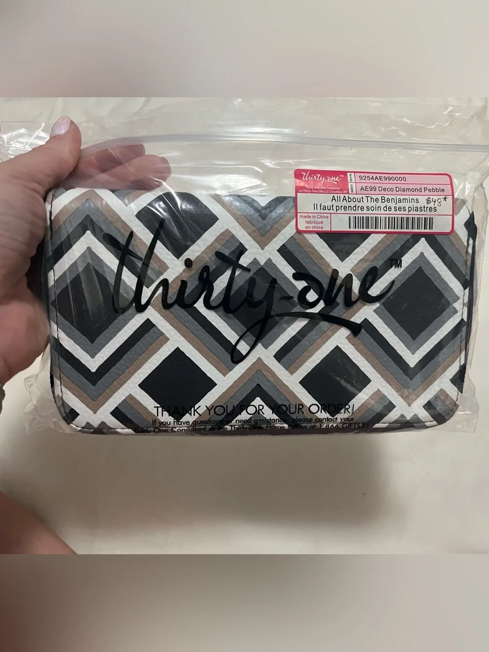 NWT All About the Benjamins Wallet in Deco Diamond Pebble & Black Wristlet Strap